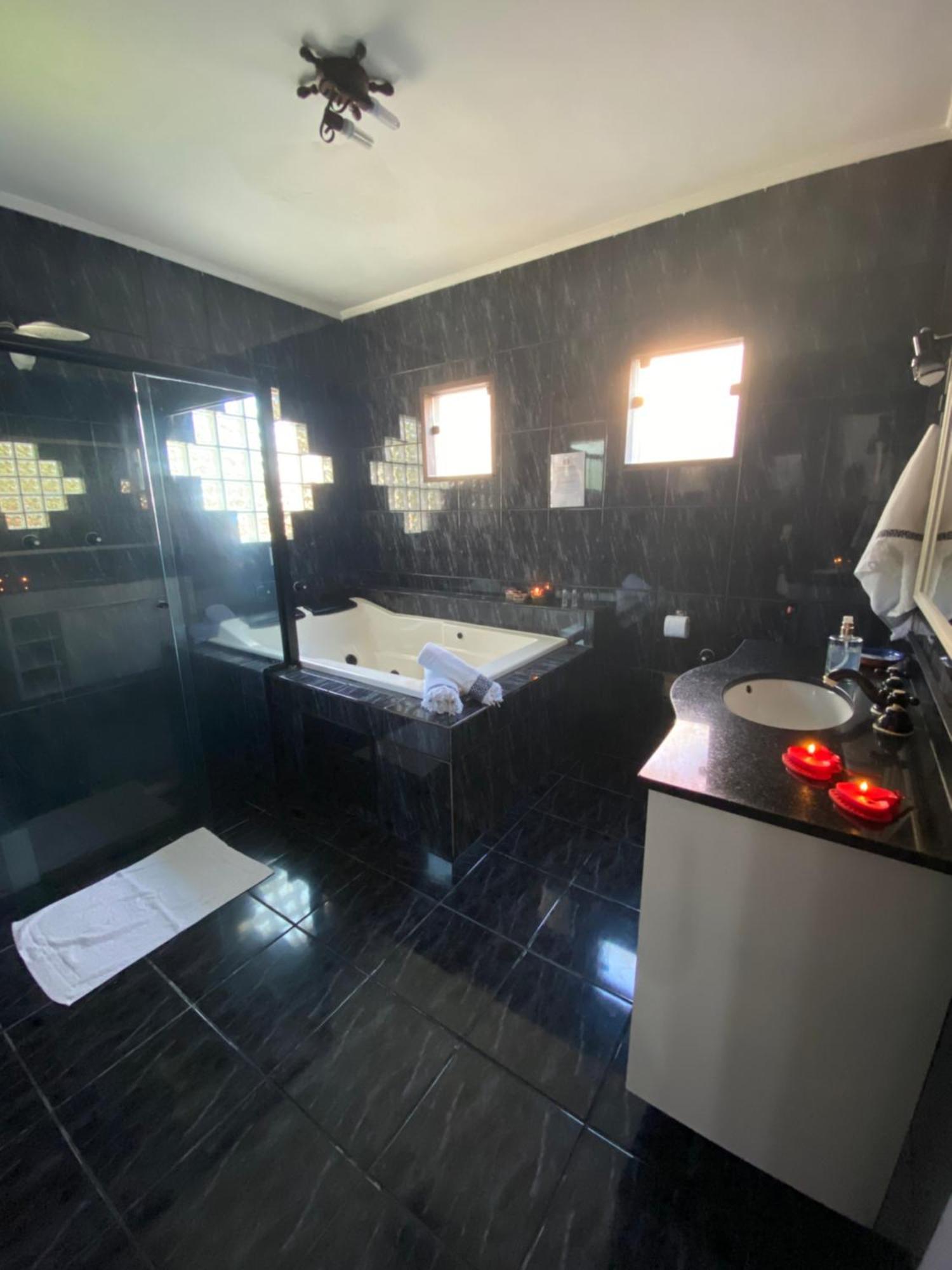 Bahan Suites Privativas - Ideal Para Casais Ubatuba Eksteriør billede