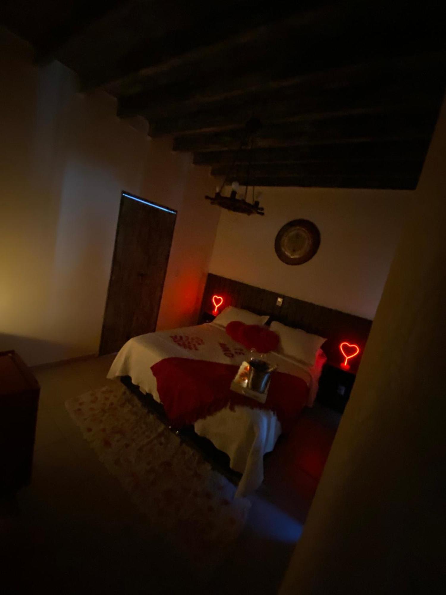 Bahan Suites Privativas - Ideal Para Casais Ubatuba Eksteriør billede